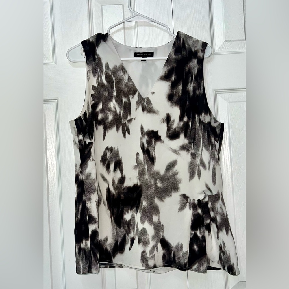 Banana Republic sleeveless top Sz L EUC